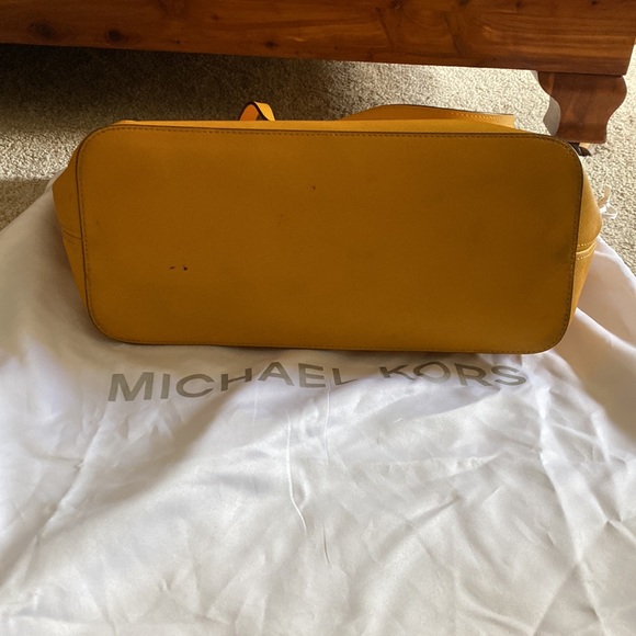 Michael Kors tote - Picture 3 of 5